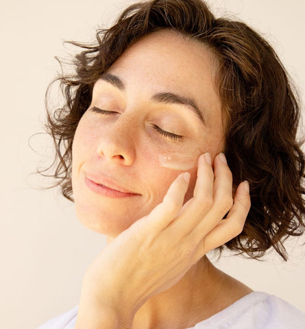 Blog Feed Article Feature Image Carousel: Going Au Naturel: How to Transition to a Natural Skincare Routine with Ease and Get Glowing Skin!