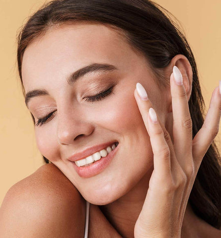 Blog Feed Article Feature Image Carousel: Does Vitamin C Exfoliate? 
