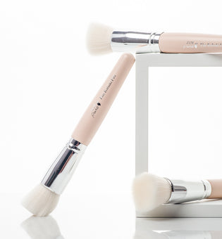  What is a Kabuki Brush and How to Use It