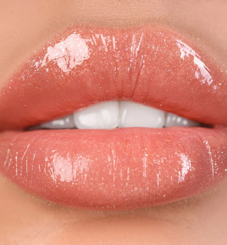 Blog Feed Article Feature Image Carousel: Lip Oils vs. Gloss: The Hydration Hero You Need Now 