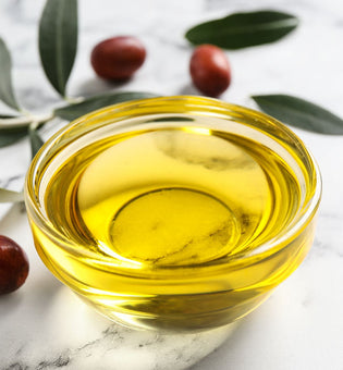  Jojoba Oil: A Skincare Elixir for All Seasons