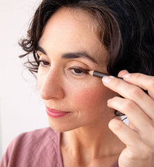  Effortless Definition: Mastering the Art of Natural Eyeliner