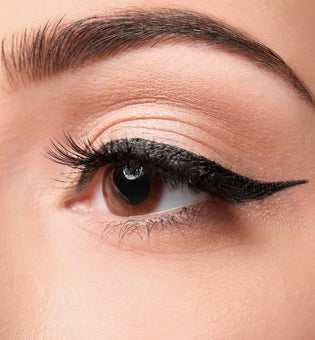  Choosing the Best Natural Eyeliner for Defined Eyes