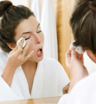  How to Wash Off Mascara Without Rubbing Your Eyes Raw