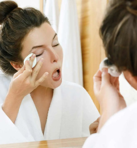 Blog Feed Article Feature Image Carousel: How to Wash Off Mascara Without Rubbing Your Eyes Raw 