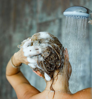  The Secret to Lush Natural Hair: Understanding the Role of pH-Balancing Shampoos