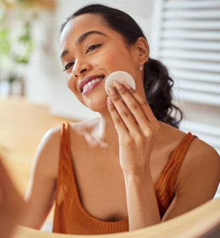  What Does Toner Really Do? The Skincare Step You Can’t Skip
