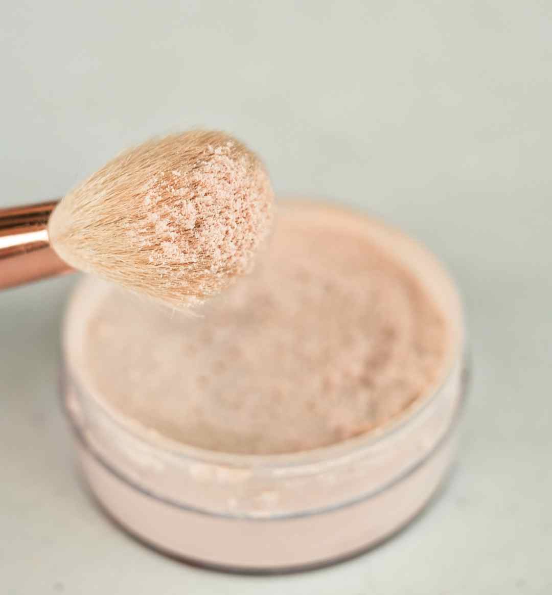 Setting Powder vs. Finishing Powder: Key Differences Explained