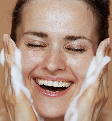 Blog Feed Article Feature Image Carousel: Eight Natural Face Cleansers: Our Top Picks to Reveal Radiant Skin 