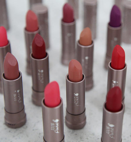 Blog Feed Article Feature Image Carousel: Matte Lipstick Guide 
