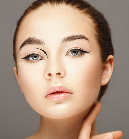 Blog Feed Article Feature Image Carousel: Summer Eye Makeup Trends to Try 
