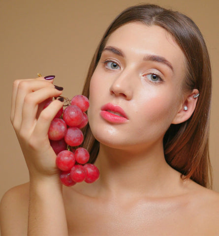 Blog Feed Article Feature Image Carousel: Boost Your Anti-Wrinkle Efforts with a Resveratrol Cream 
