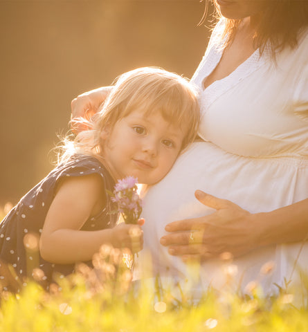 Blog Feed Article Feature Image Carousel: A Pregnancy Guide to Essential Oils 