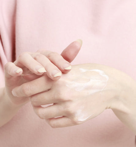 Blog Feed Article Feature Image Carousel: DIY Hand Mask for Dry Hands 