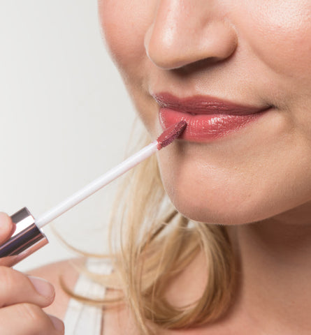 Blog Feed Article Feature Image Carousel: Nude Makeup Guide to Lipstick 