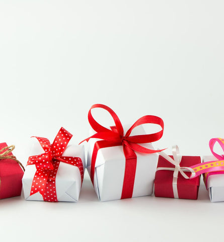 Blog Feed Article Feature Image Carousel: The Holiday Gift Set Guide 