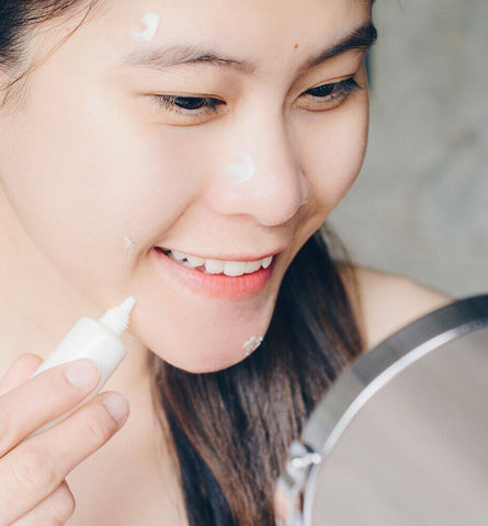 Blog Feed Article Feature Image Carousel: The Do's & Don’ts of Acne Spot Treatments 