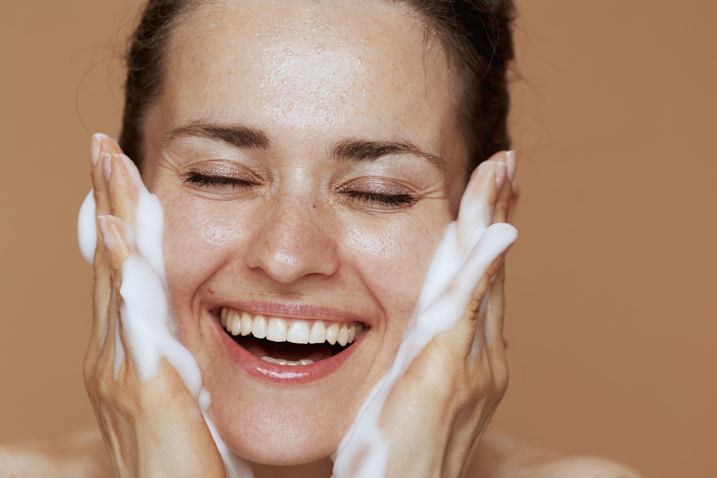 Cover_Photo_-_100_Pure_How_Organic_Facial_Cleansers_are_Changing_the_Skincare_Game