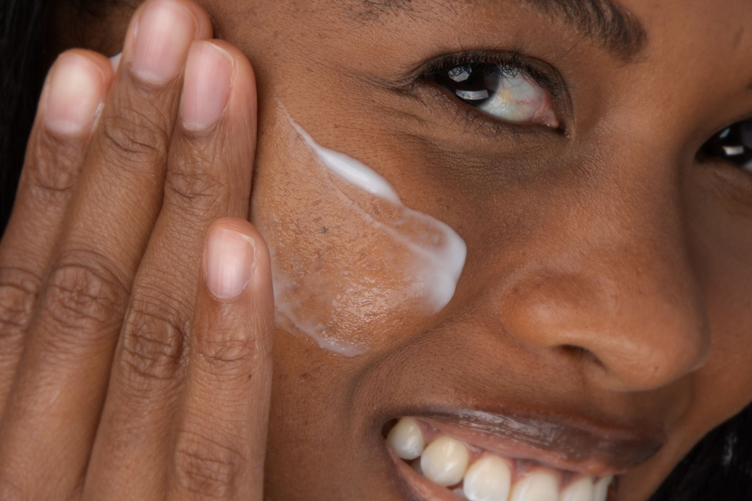 Cover_Photo_-_100_Pure_The_Ultimate_Guide_to_Choosing_the_Right_Moisturizer_for_Your_Skin_Type