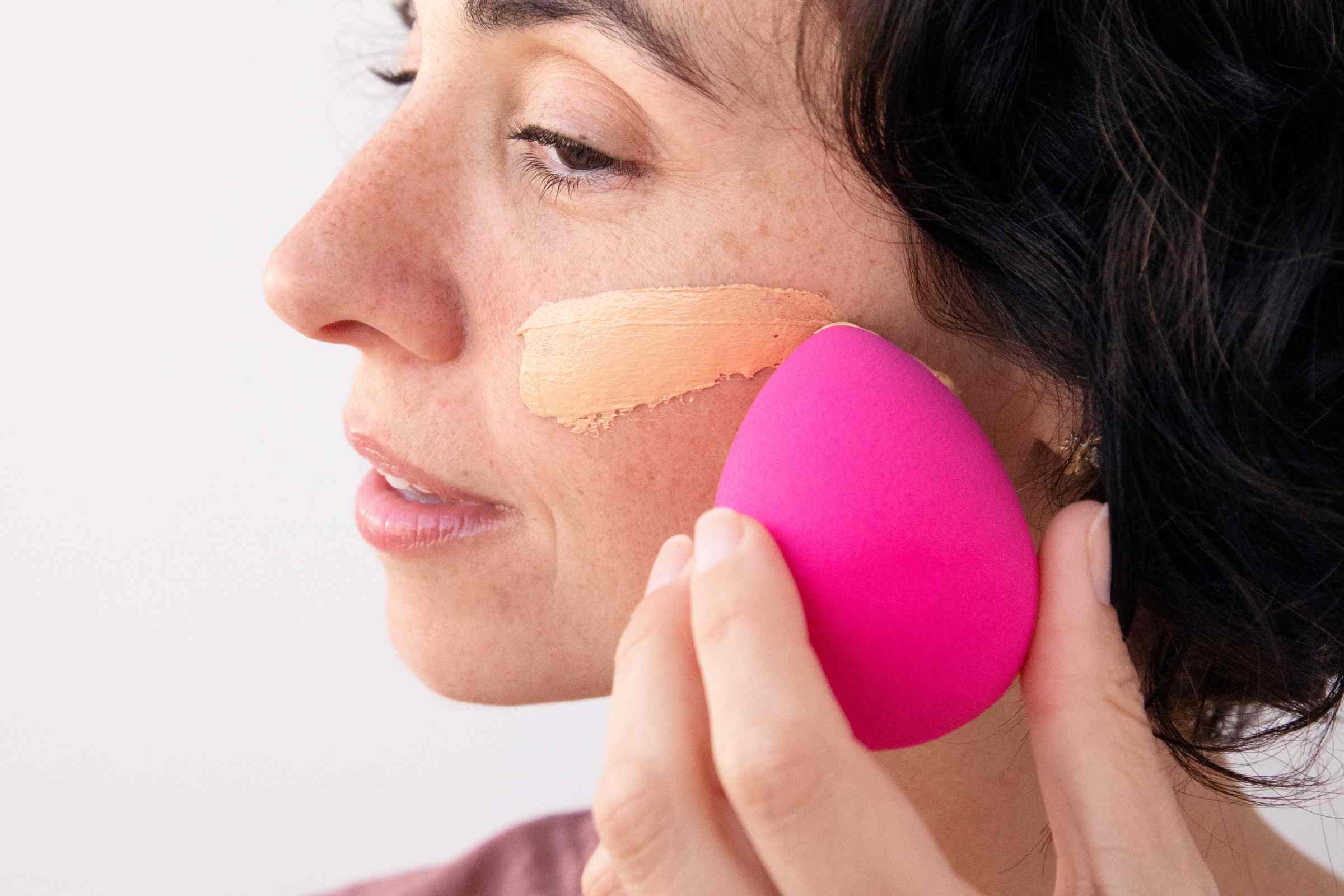 Cover_Photo_100_PURE_Should_my_makeup_sponge_be_wet_or_dry