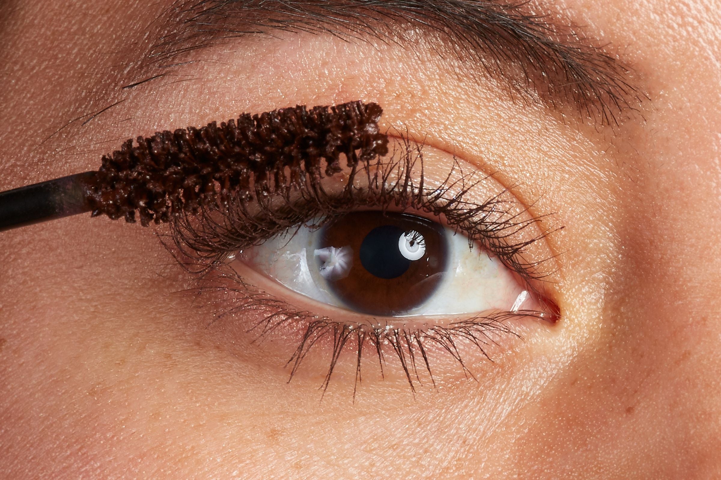 Cover_Photo_100__pure_Eco-Friendly_Lashes__The_Surprising_Benefits_of_Switching_to_Organic_Mascara
