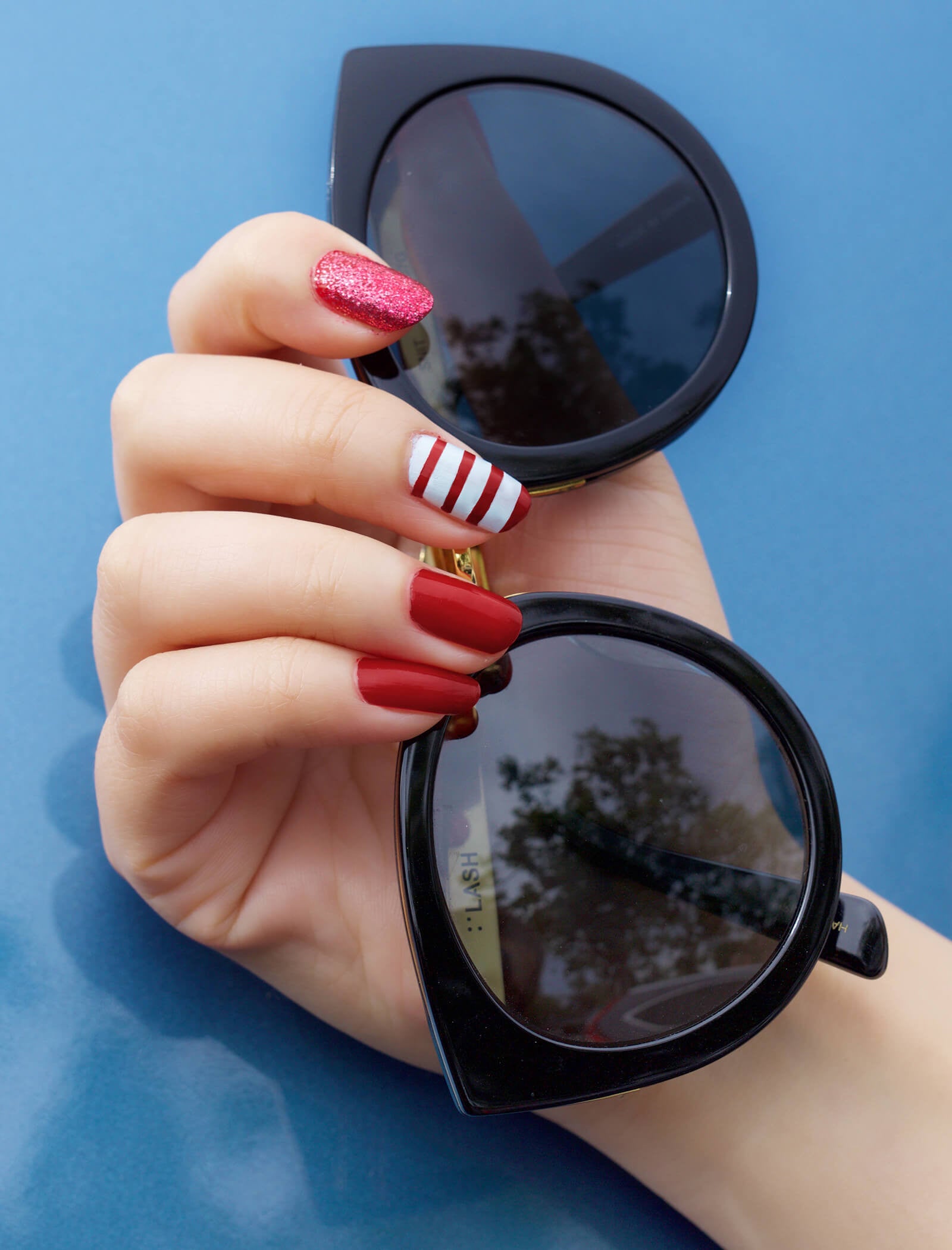 July 4th hand nailpaint sunglass