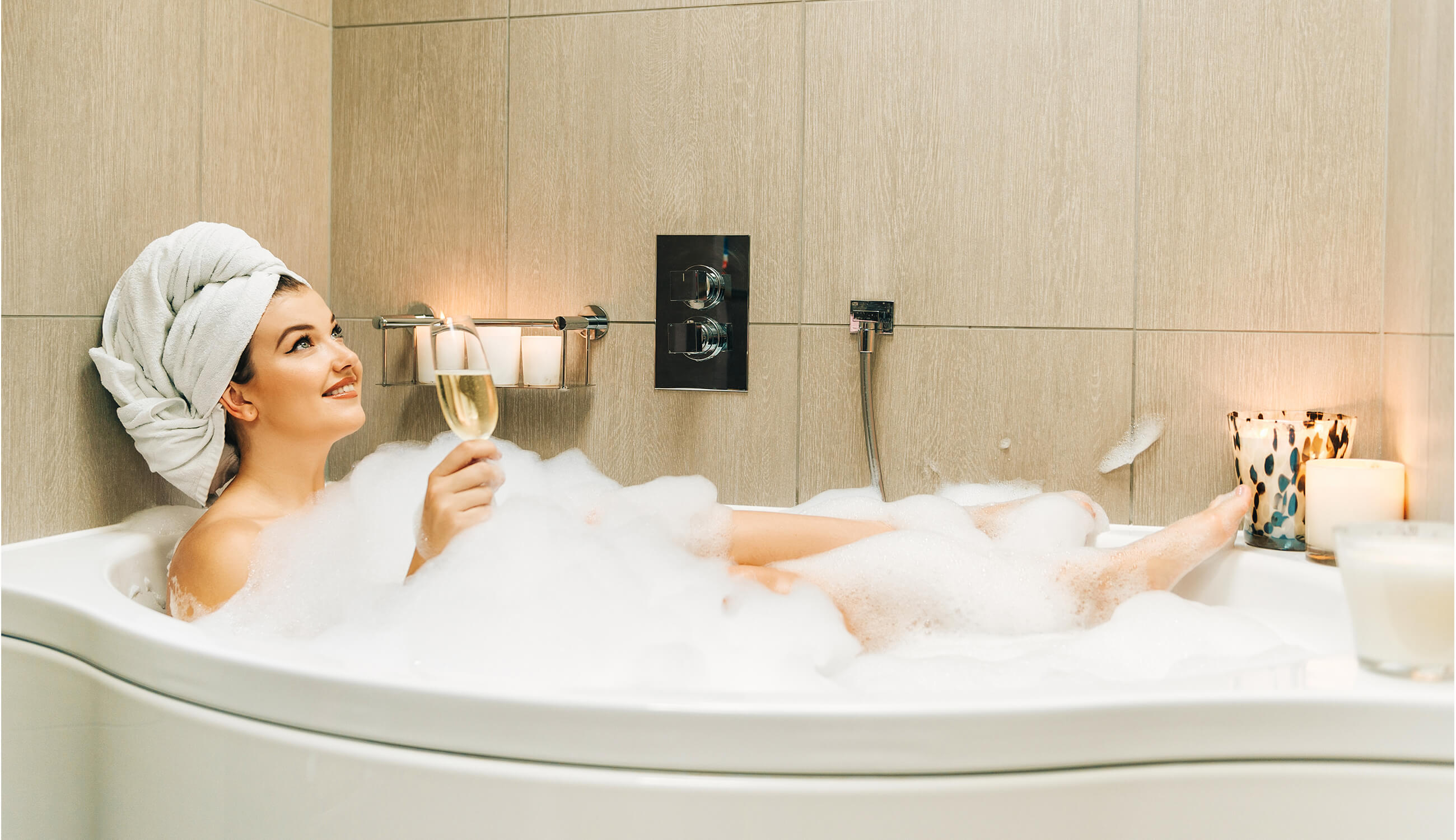 Main_relax in a tub with wine