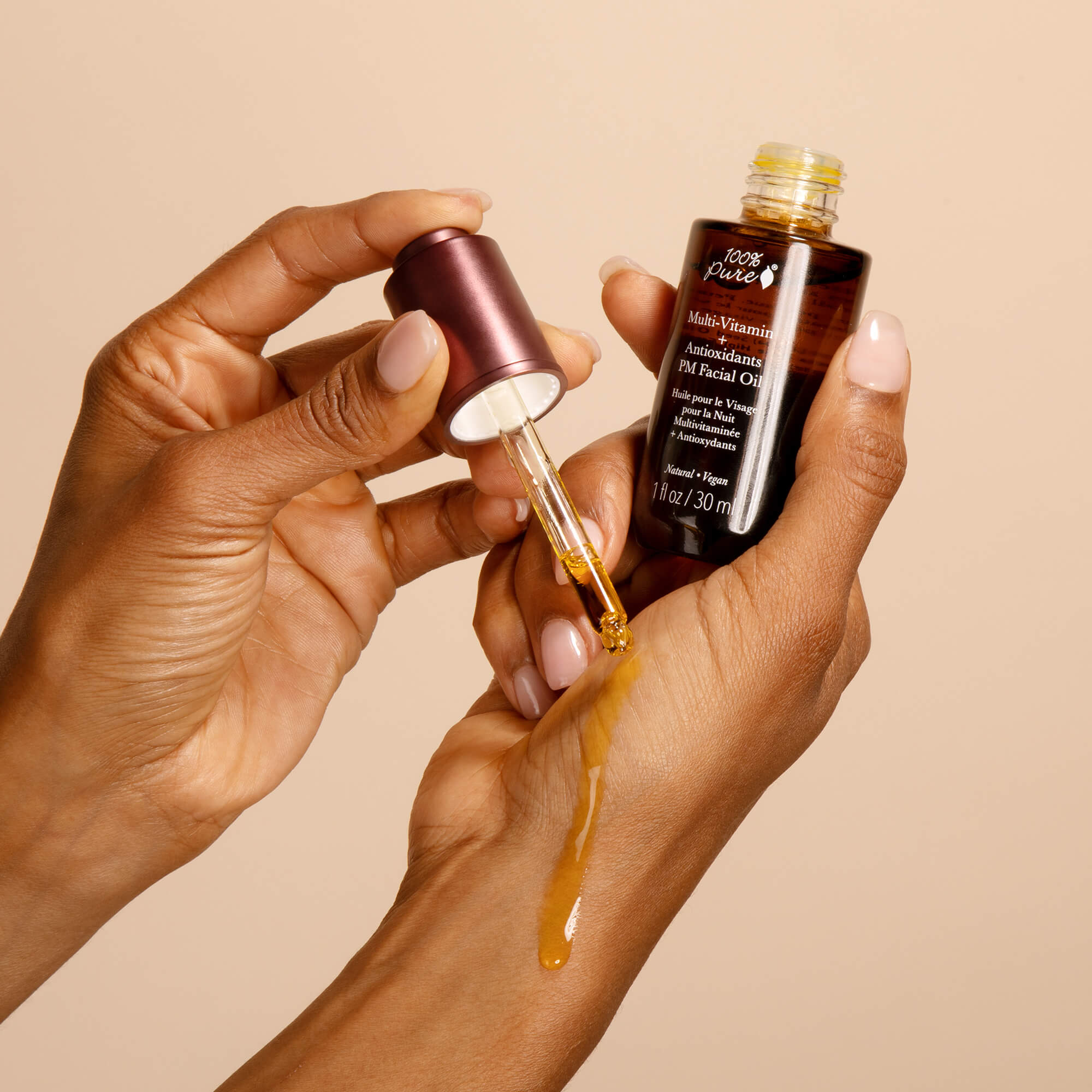 Multi_Vitamin_Antioxidants_PM_Facial_Oil_SwatchonHand