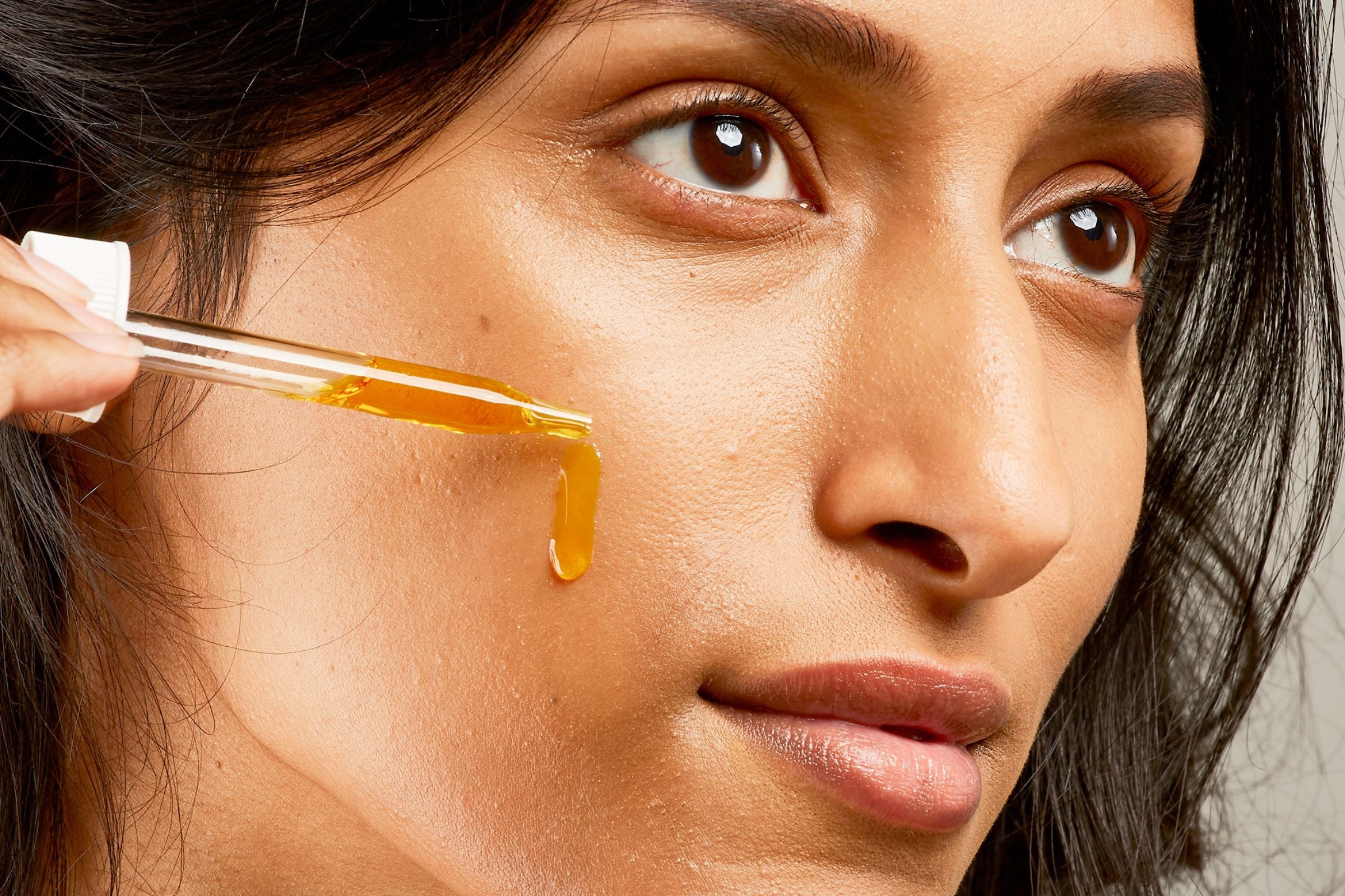 Woman_using_100__PURE_facial_oil