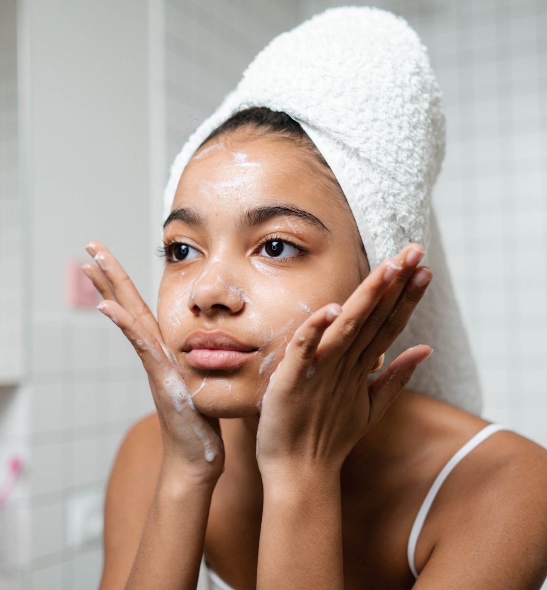 Woman_washing_her_face