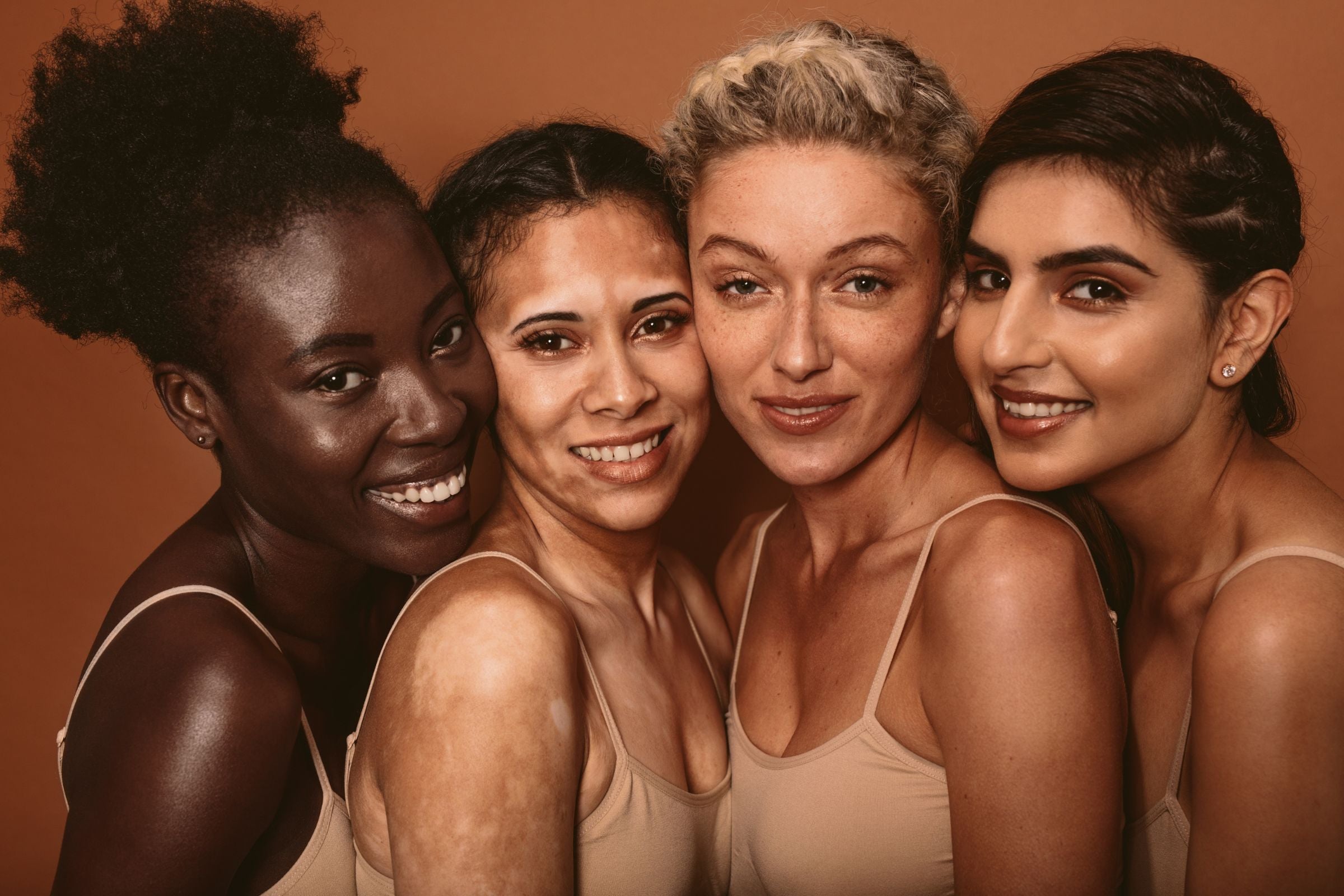 Women_with_natural_skin