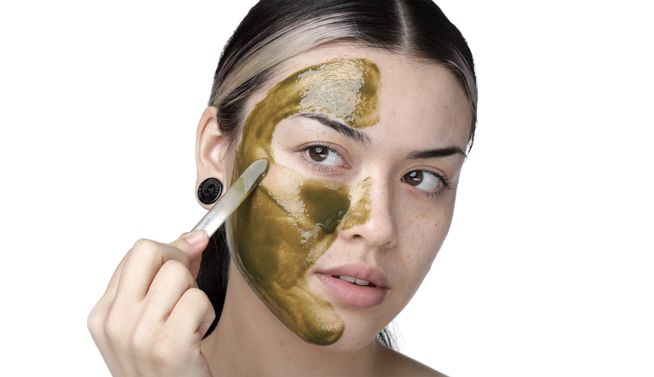 Applying the Deep Detox Mask