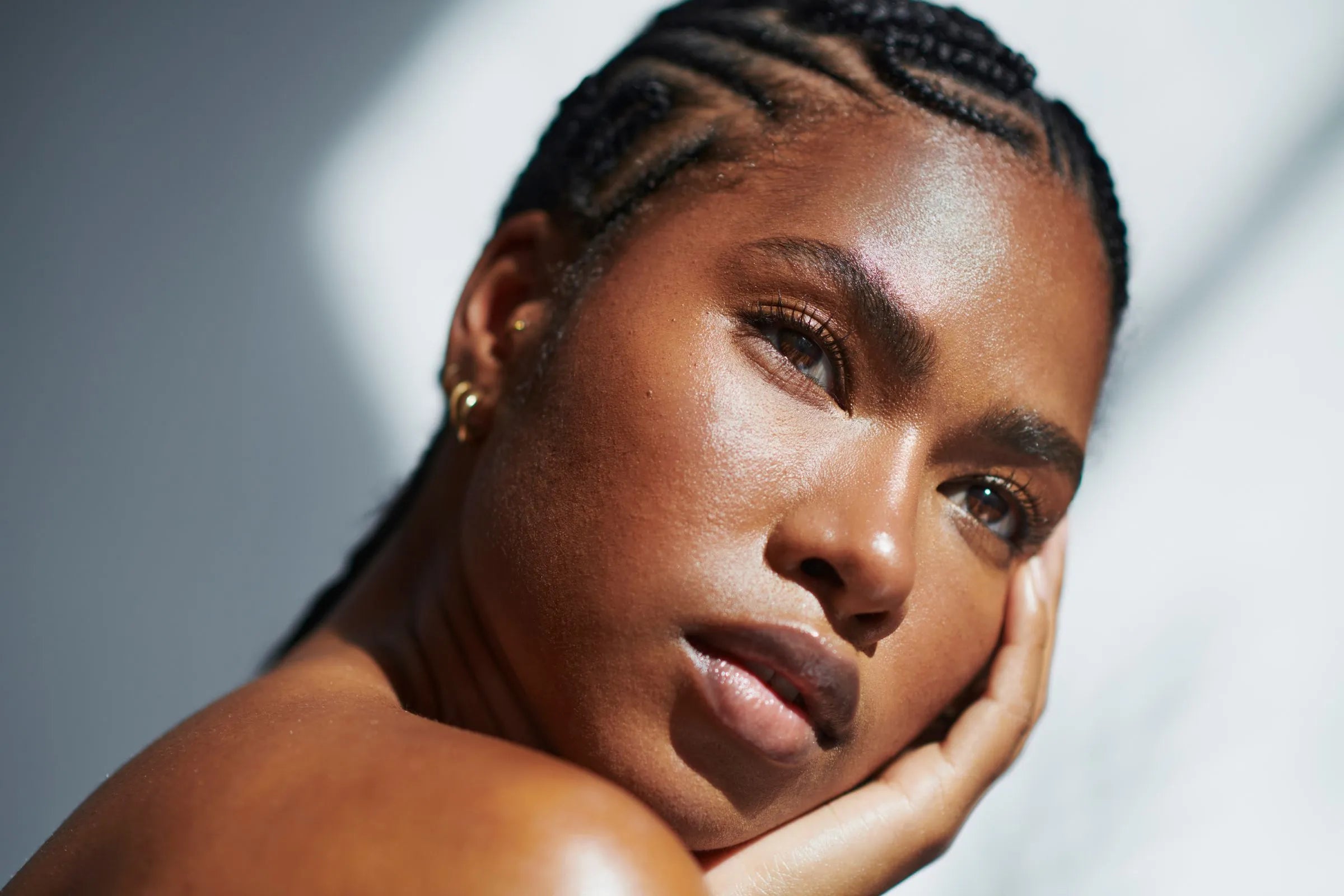 cover-photo-why-some-people-look-better-without-retinol-and-vitamin-c