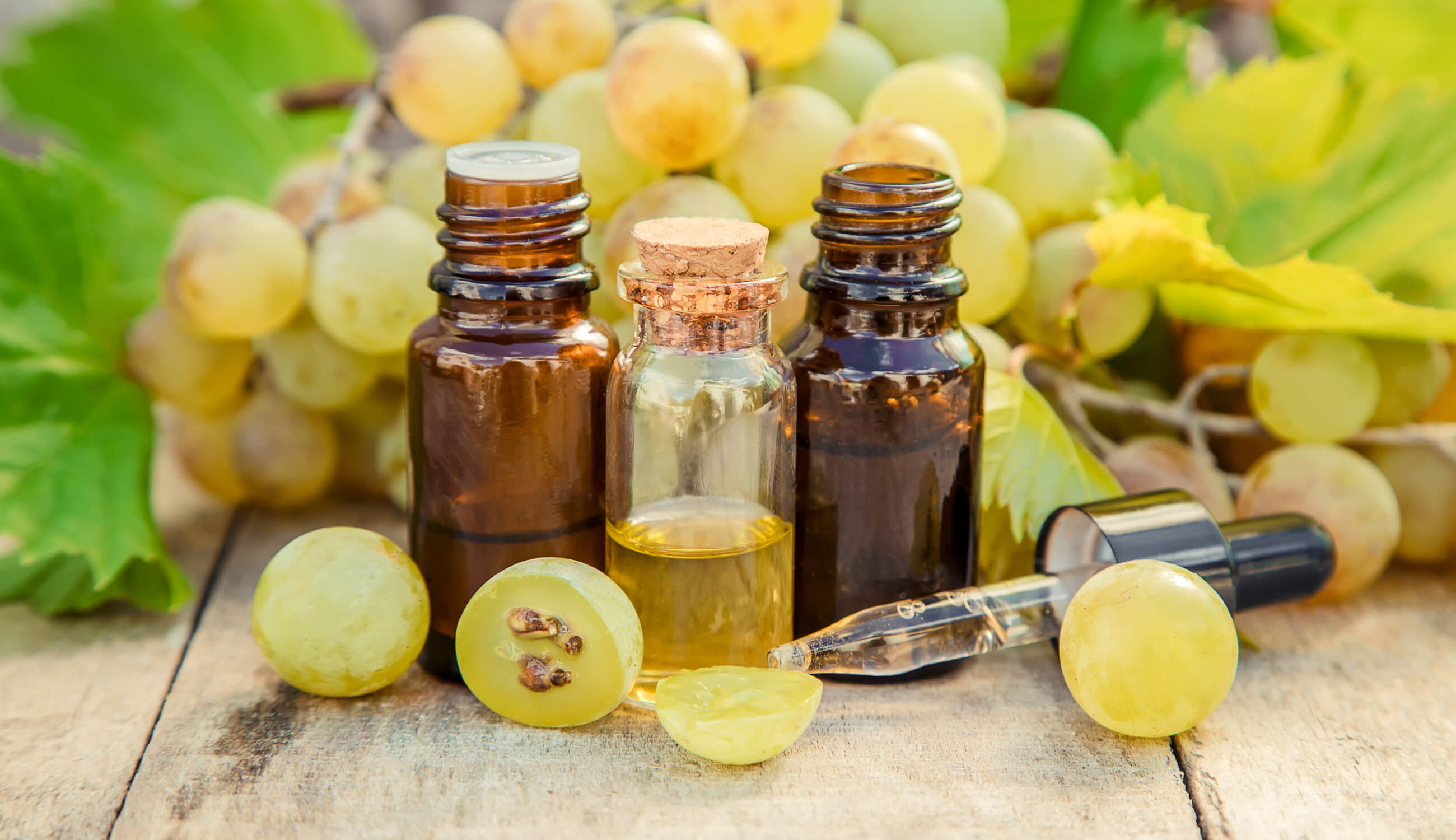 10 Grapeseed Oil Benefits for Skin | 100% PURE