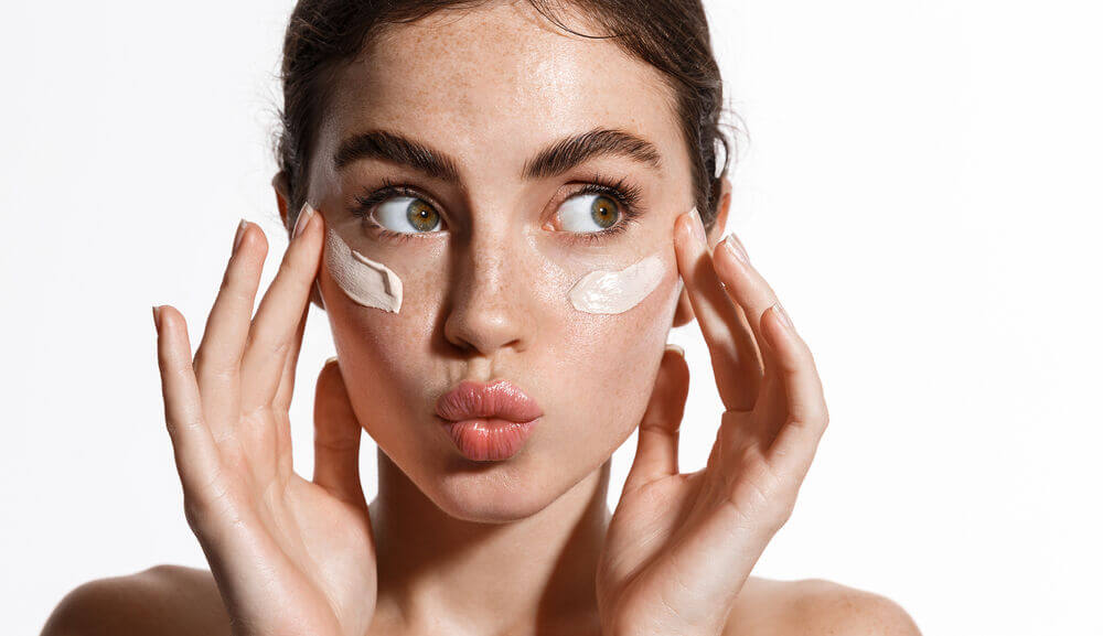 Main_applying moisturizer skin care cream.jpg