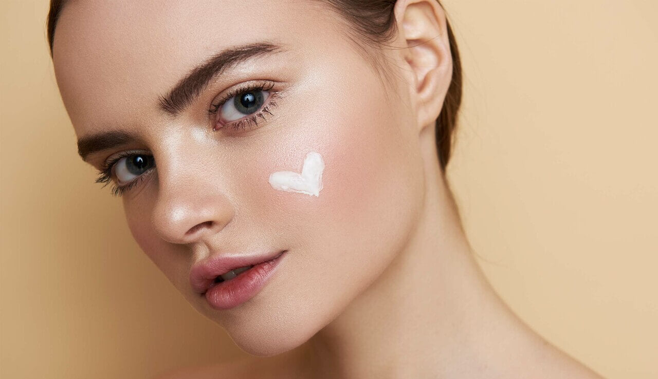 Main_cream heart on the cheek