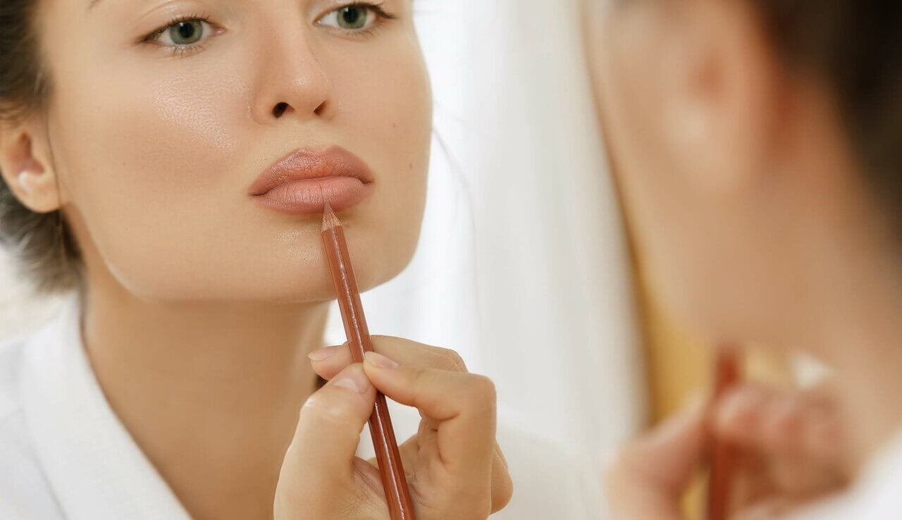 woman rounding lip shape.jpg