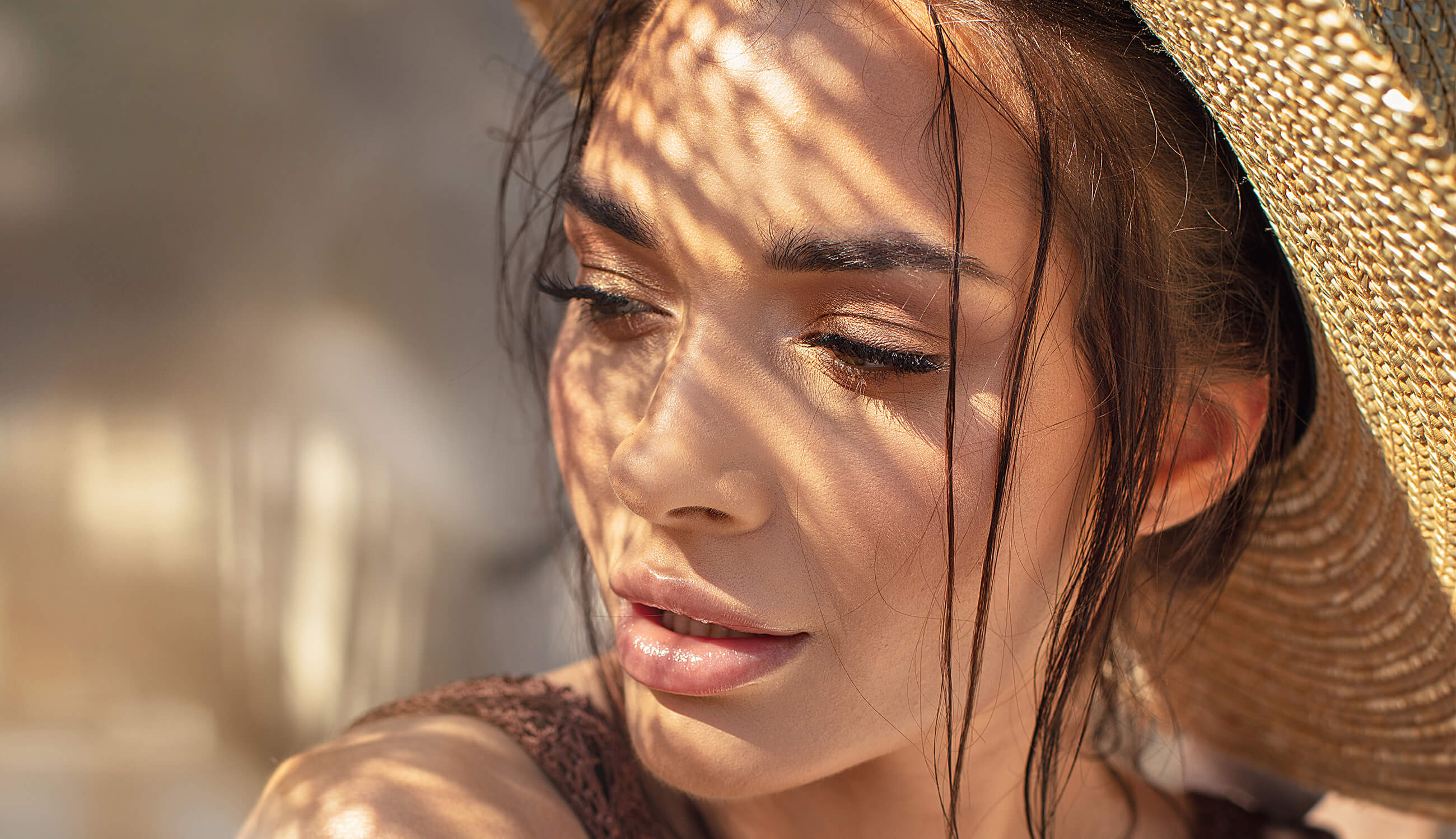 woman in sun with natural makeup