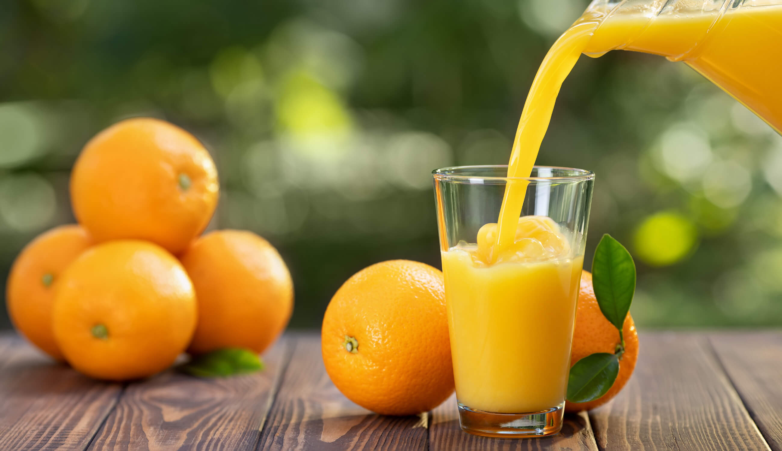 Orange juice pour